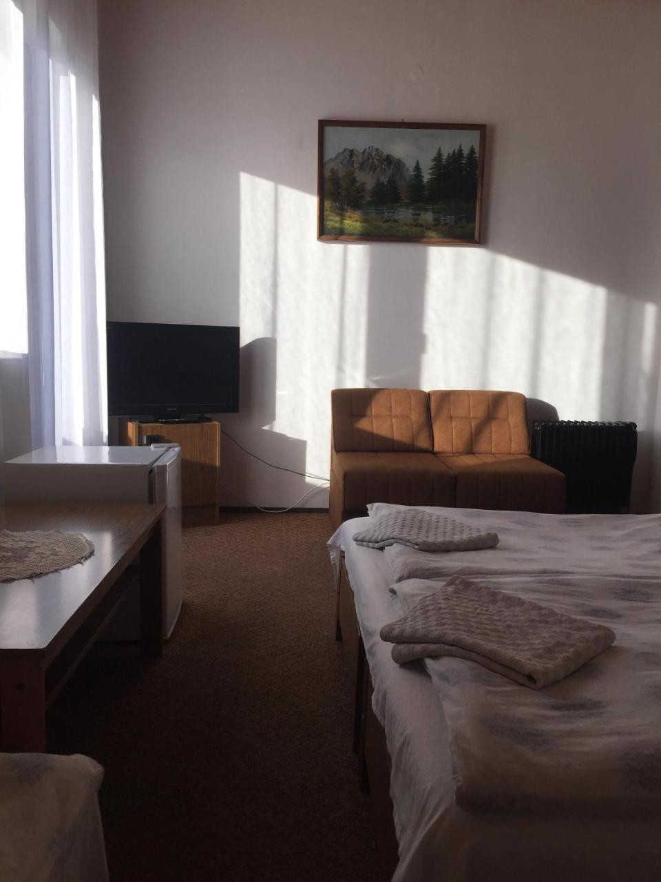 Ilona Panzio Hotel Balatonlelle Bagian luar foto
